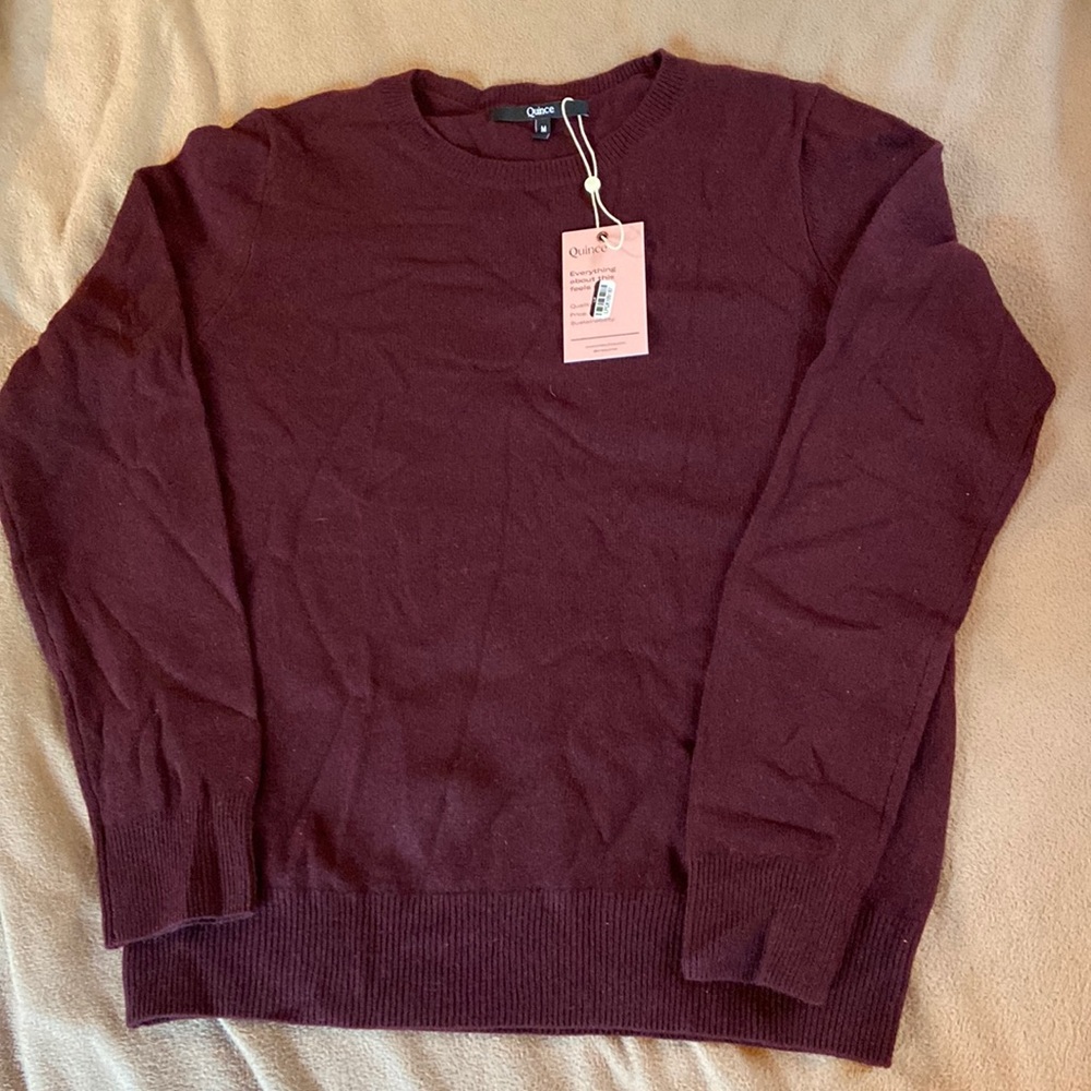 NWT burgundy medium 100% cashmere long sleeve sweater Ptp 19.5in length 24in
